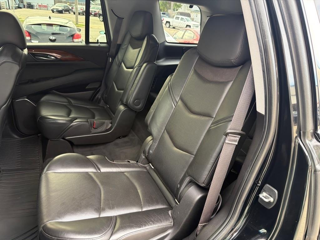 Cadillac Escalade 4WD 4dr Standard 2015