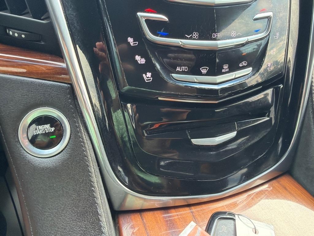 Cadillac Escalade 4WD 4dr Standard 2015