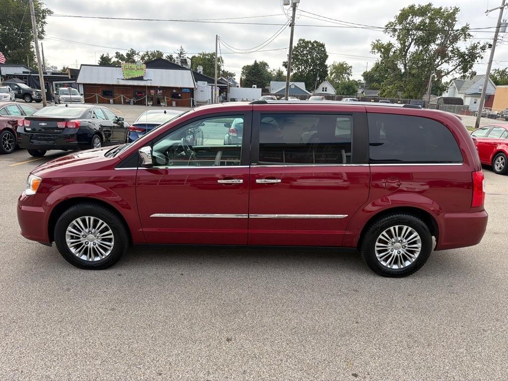 Chrysler Town & Country 4dr Wgn Touring-L 2013