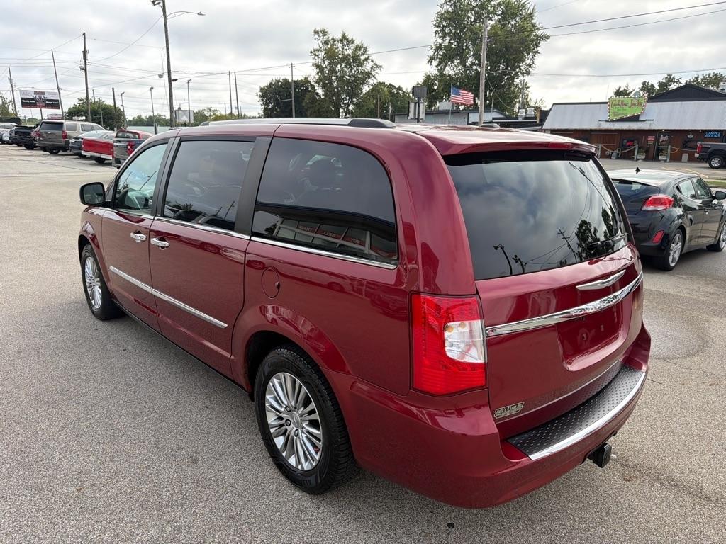 Chrysler Town & Country 4dr Wgn Touring-L 2013