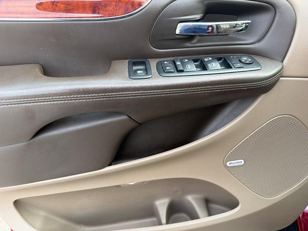 Chrysler Town & Country 4dr Wgn Touring-L 2013
