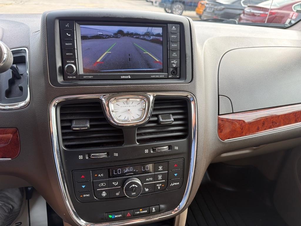 Chrysler Town & Country 4dr Wgn Touring-L 2013