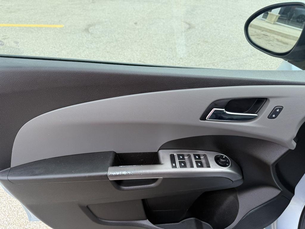 Chevrolet Sonic 4dr Sdn Auto Premier 2017