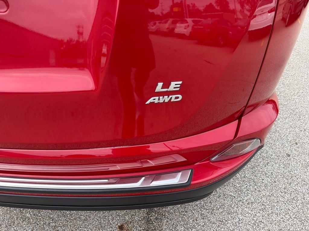 Toyota RAV4 LE AWD (Natl) 2017