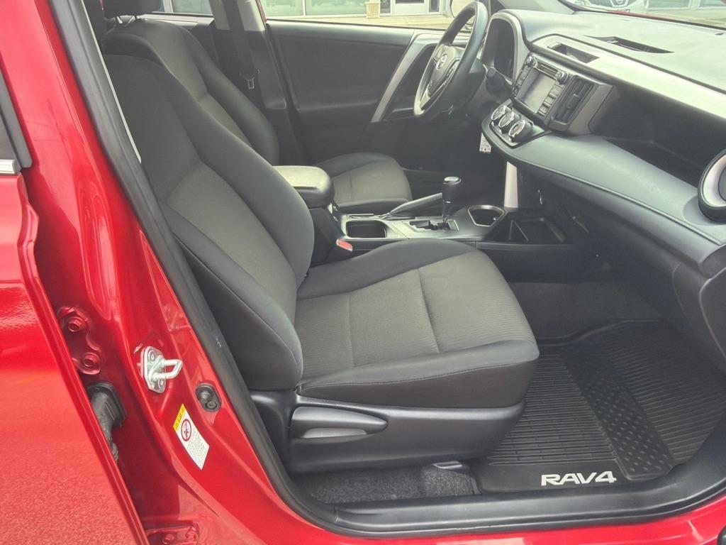 Toyota RAV4 LE AWD (Natl) 2017