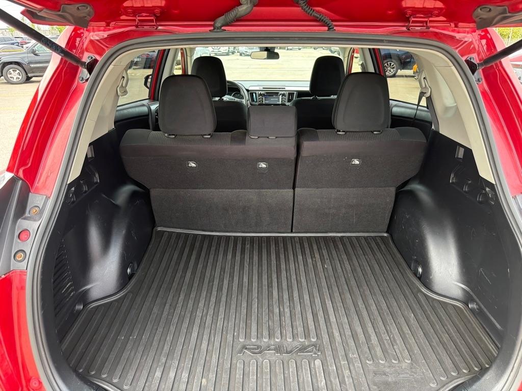 Toyota RAV4 LE AWD (Natl) 2017