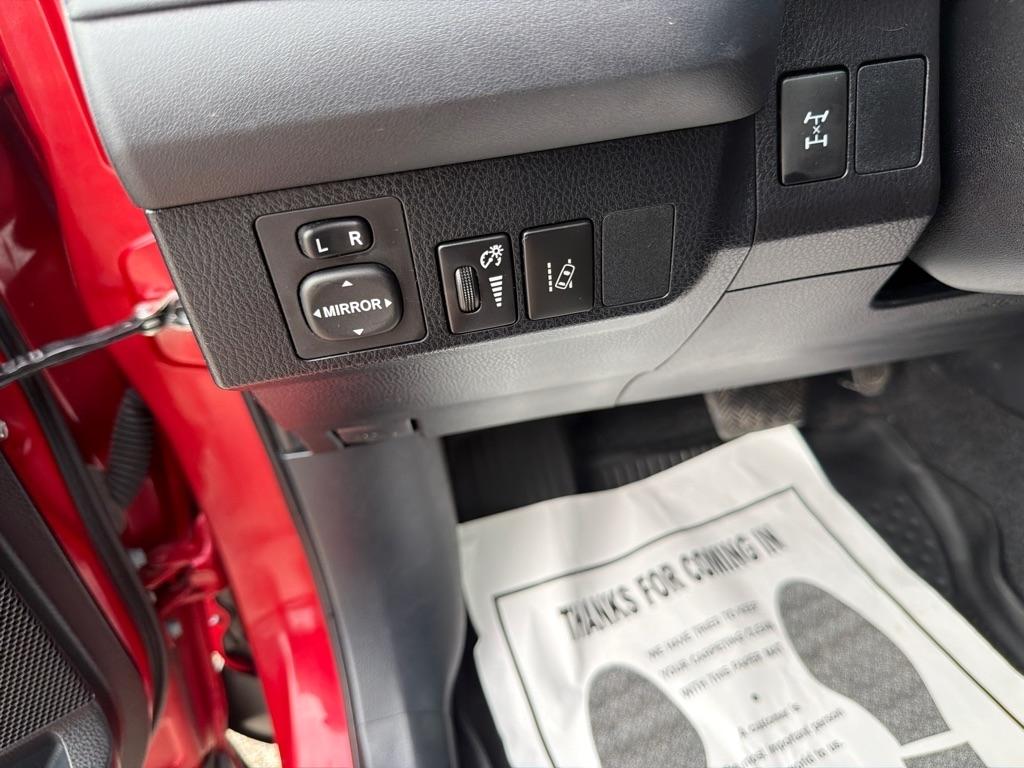 Toyota RAV4 LE AWD (Natl) 2017