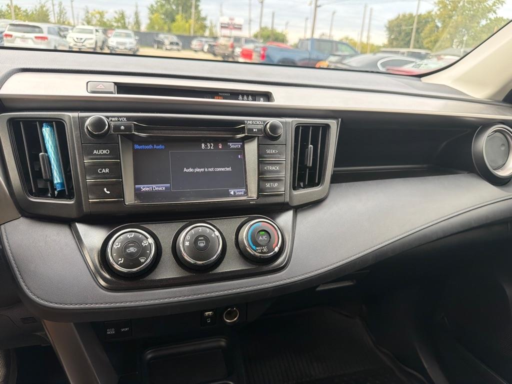 Toyota RAV4 LE AWD (Natl) 2017