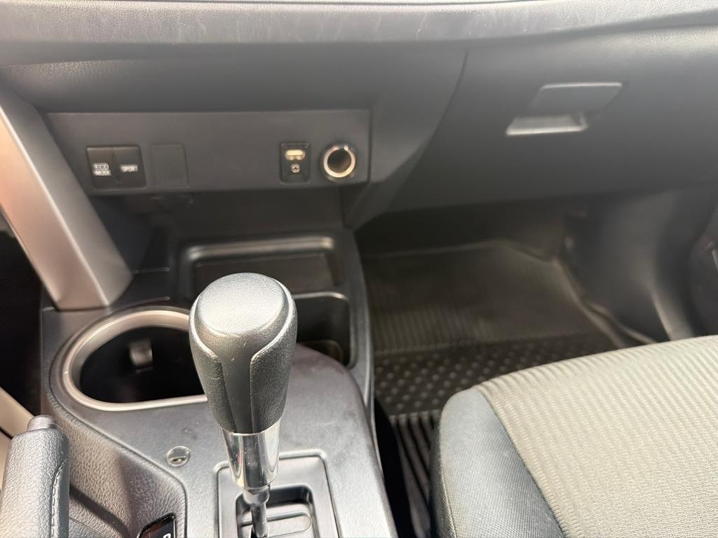 Toyota RAV4 LE AWD (Natl) 2017