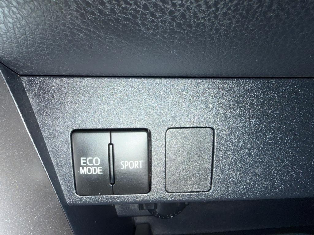 Toyota RAV4 LE AWD (Natl) 2017