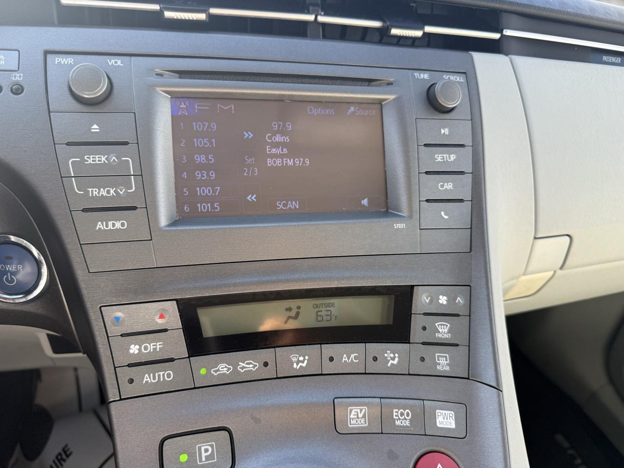 Toyota Prius 5dr HB Three (Natl) 2012