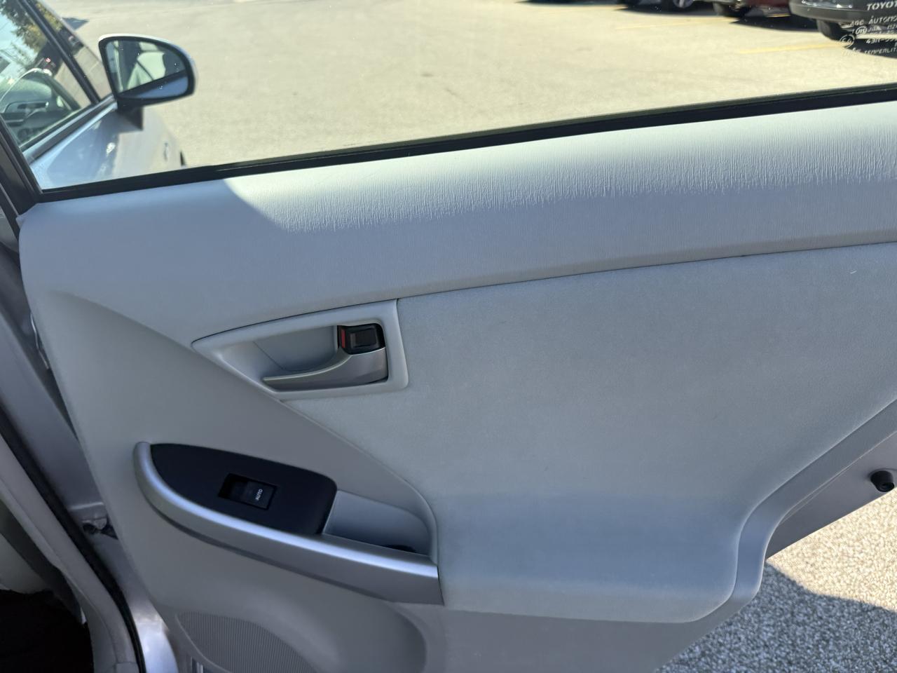 Toyota Prius 5dr HB Three (Natl) 2012