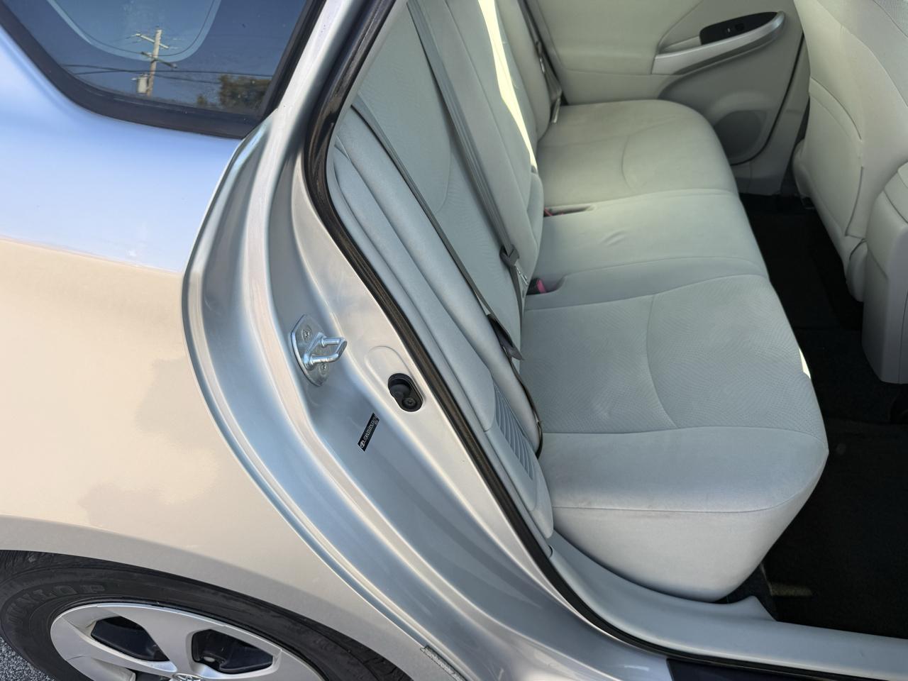 Toyota Prius 5dr HB Three (Natl) 2012
