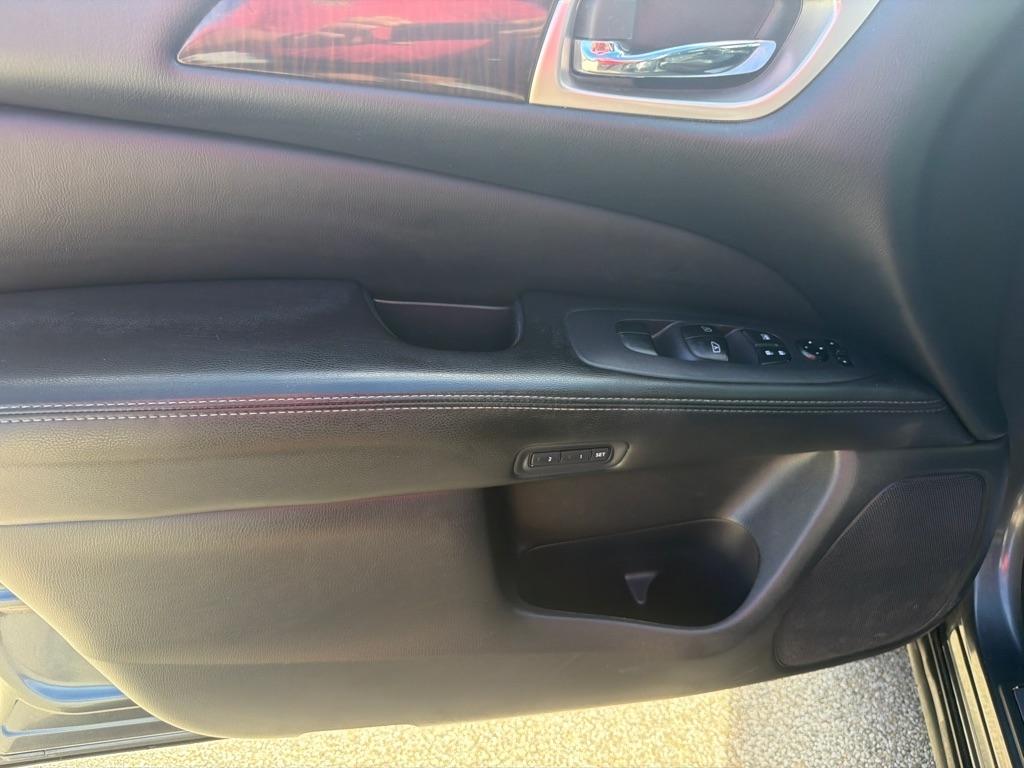 Nissan Pathfinder 4WD 4dr SL 2014