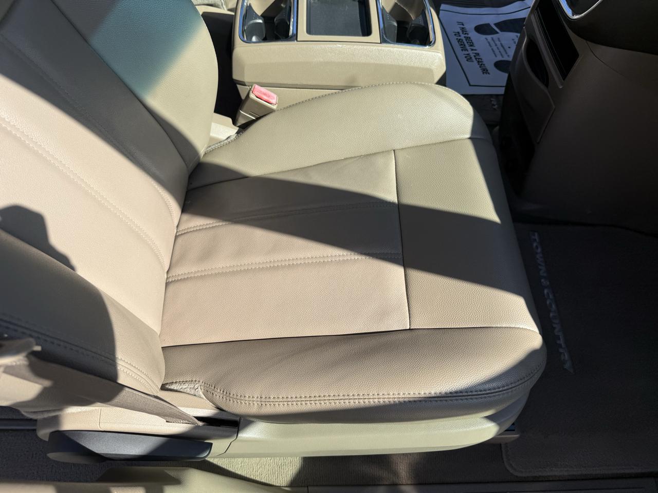 Chrysler Town & Country 4dr Wgn Touring 2014