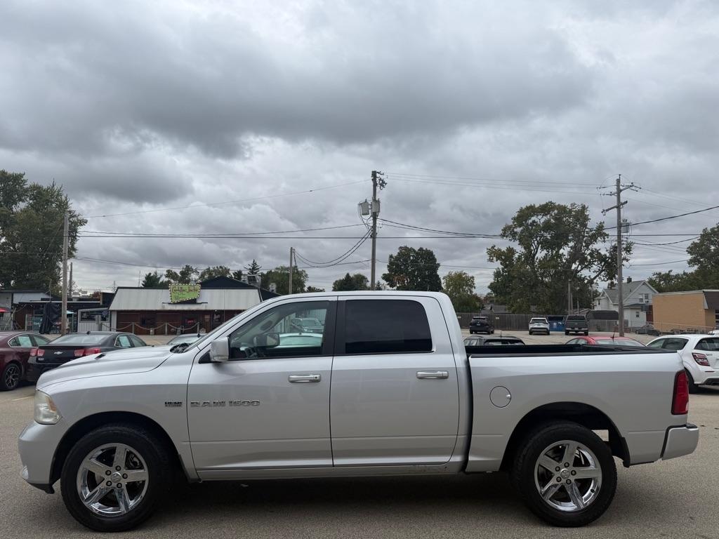 RAM 1500 2WD Crew Cab 140.5" Sport 2012