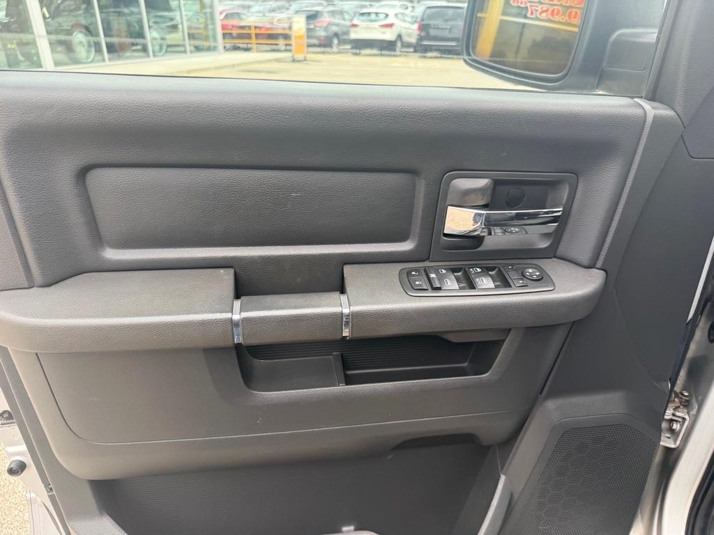 RAM 1500 2WD Crew Cab 140.5" Sport 2012