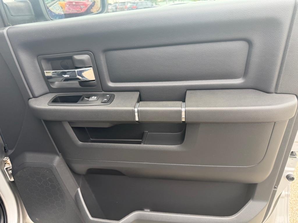 RAM 1500 2WD Crew Cab 140.5" Sport 2012