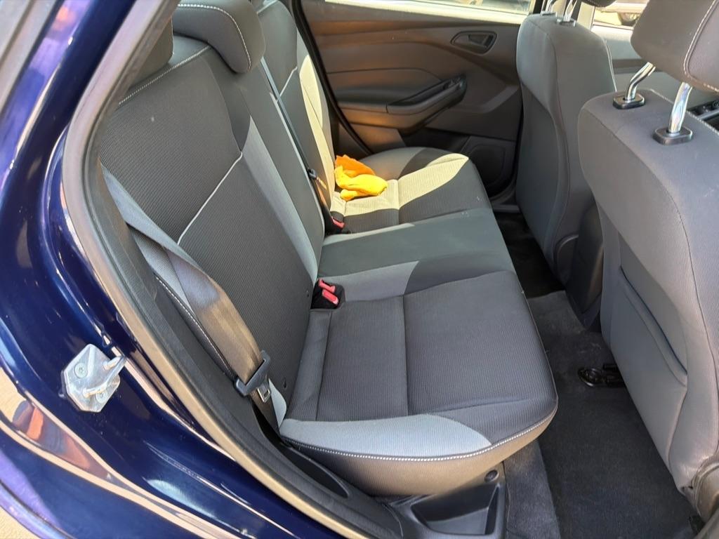 Ford Focus 4dr Sdn SE 2012