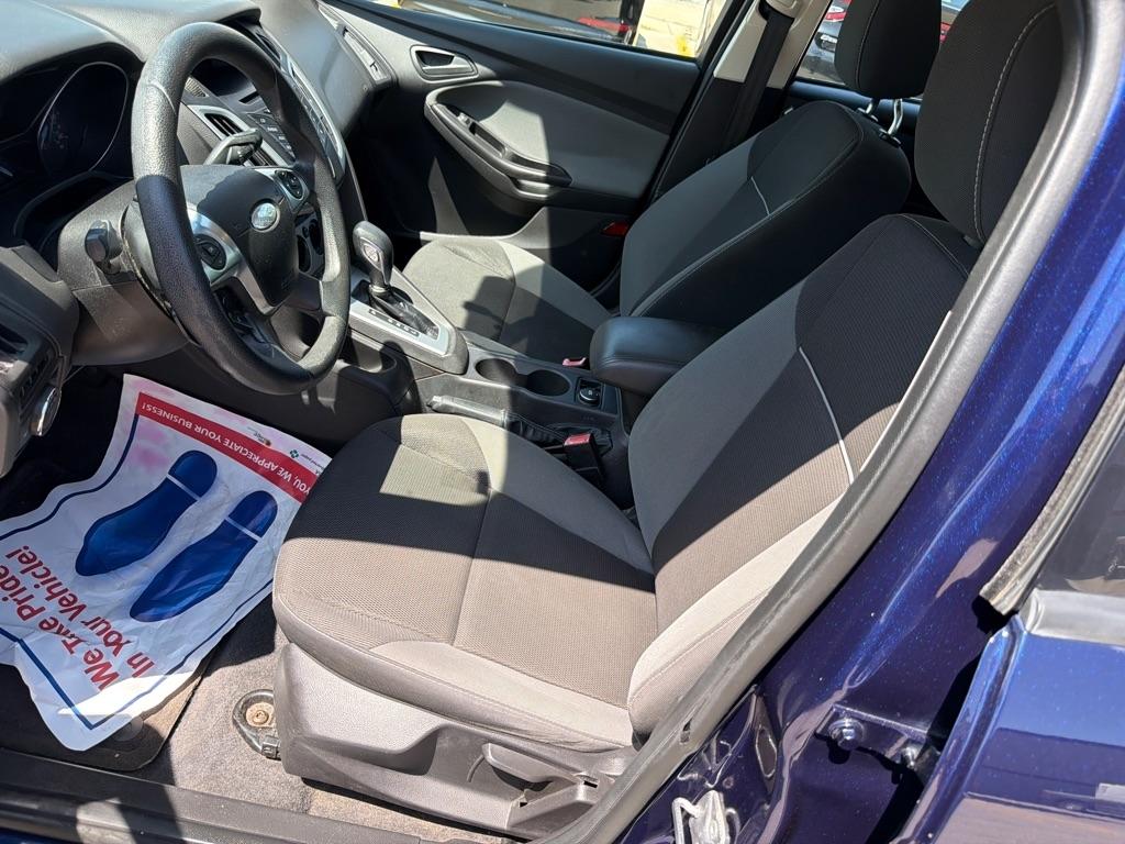 Ford Focus 4dr Sdn SE 2012