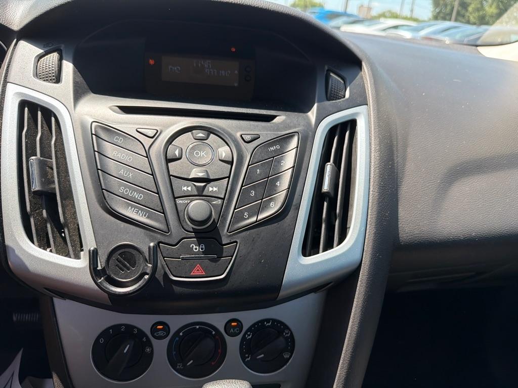 Ford Focus 4dr Sdn SE 2012
