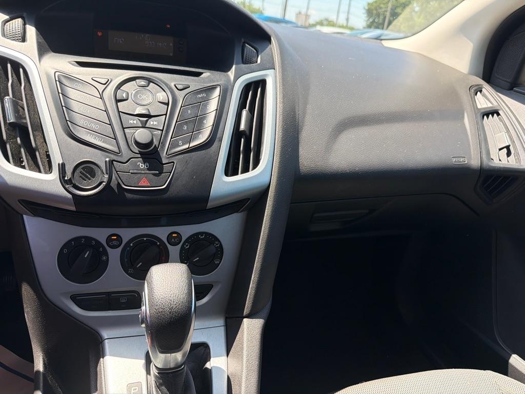 Ford Focus 4dr Sdn SE 2012