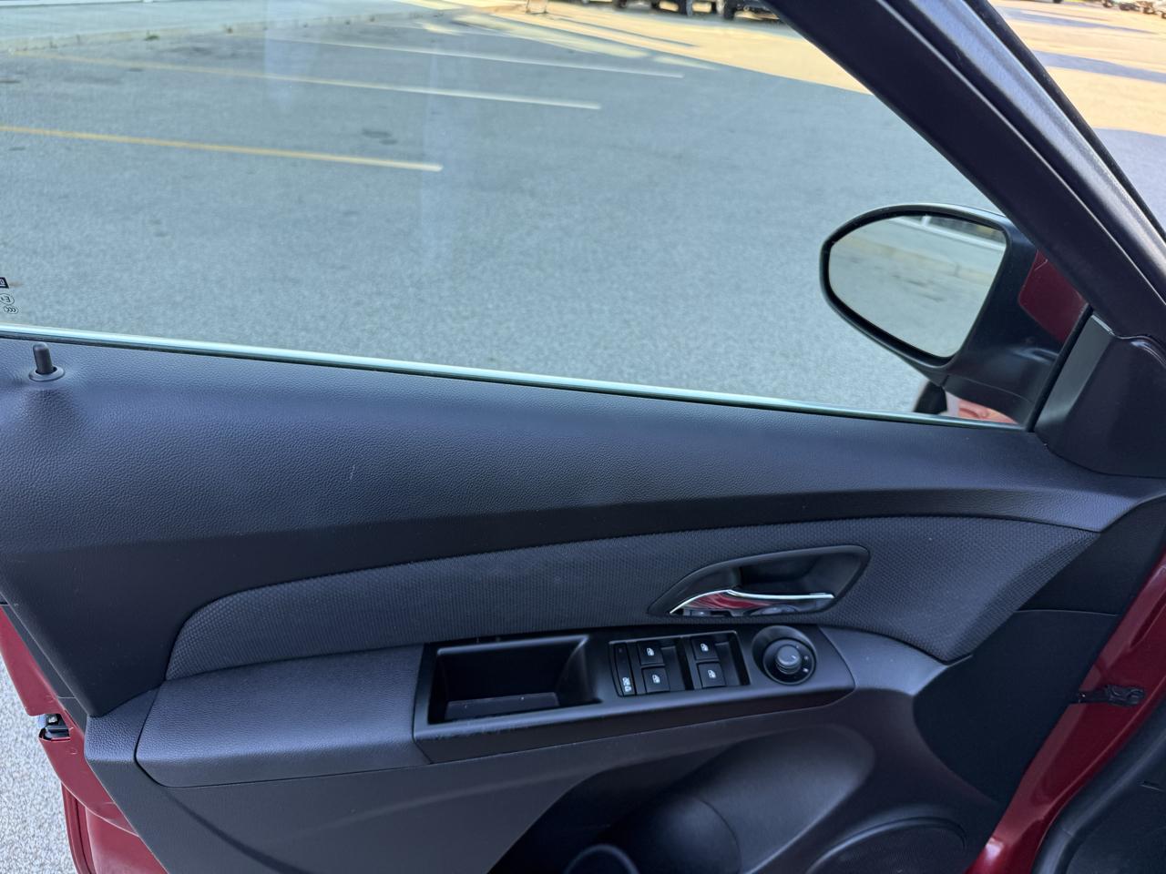 Chevrolet Cruze 4dr Sdn LT w/1LT 2012