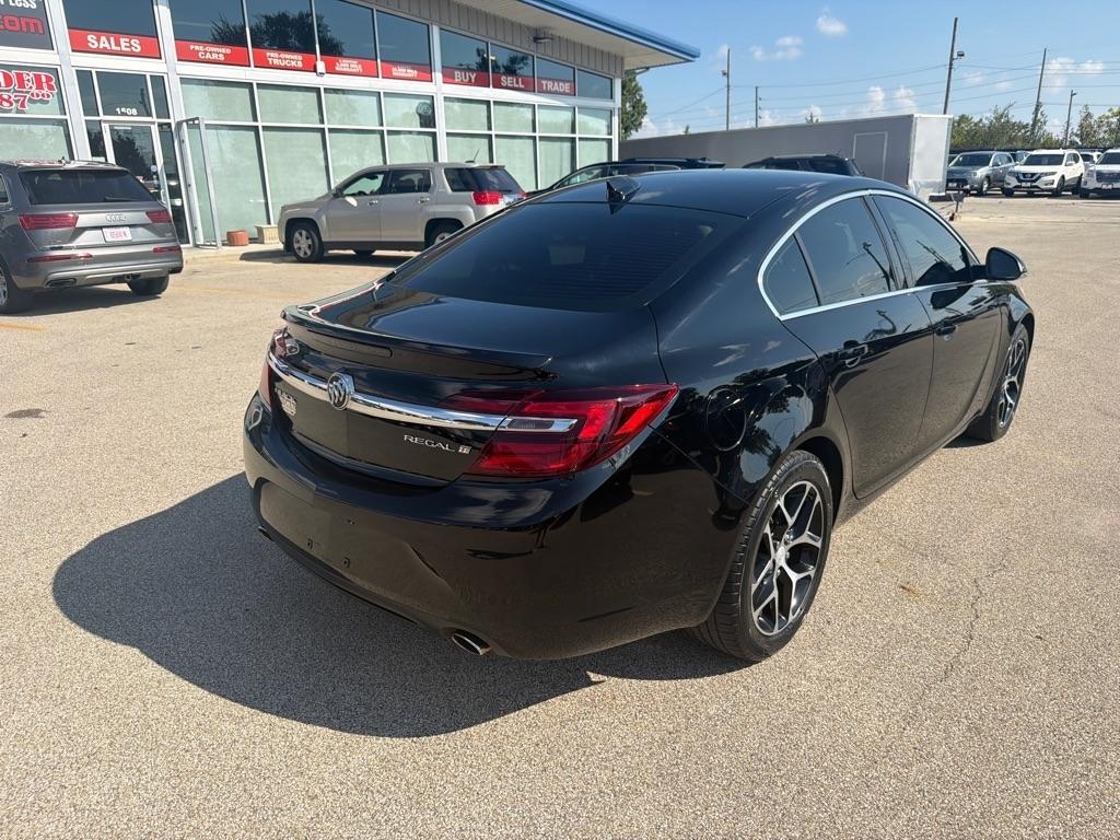 Buick Regal 4dr Sdn Sport Touring FWD 2017