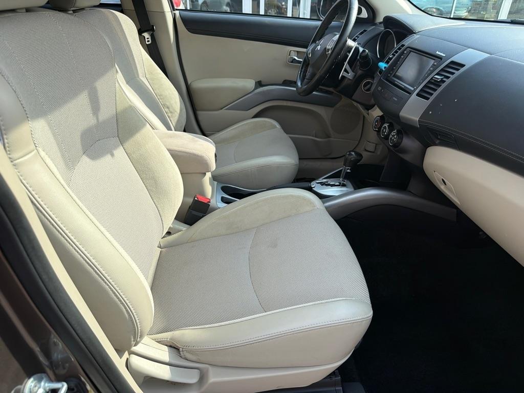 Mitsubishi Outlander 2WD 4dr SE 2011