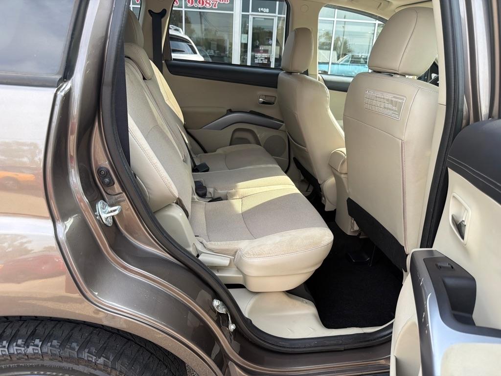 Mitsubishi Outlander 2WD 4dr SE 2011