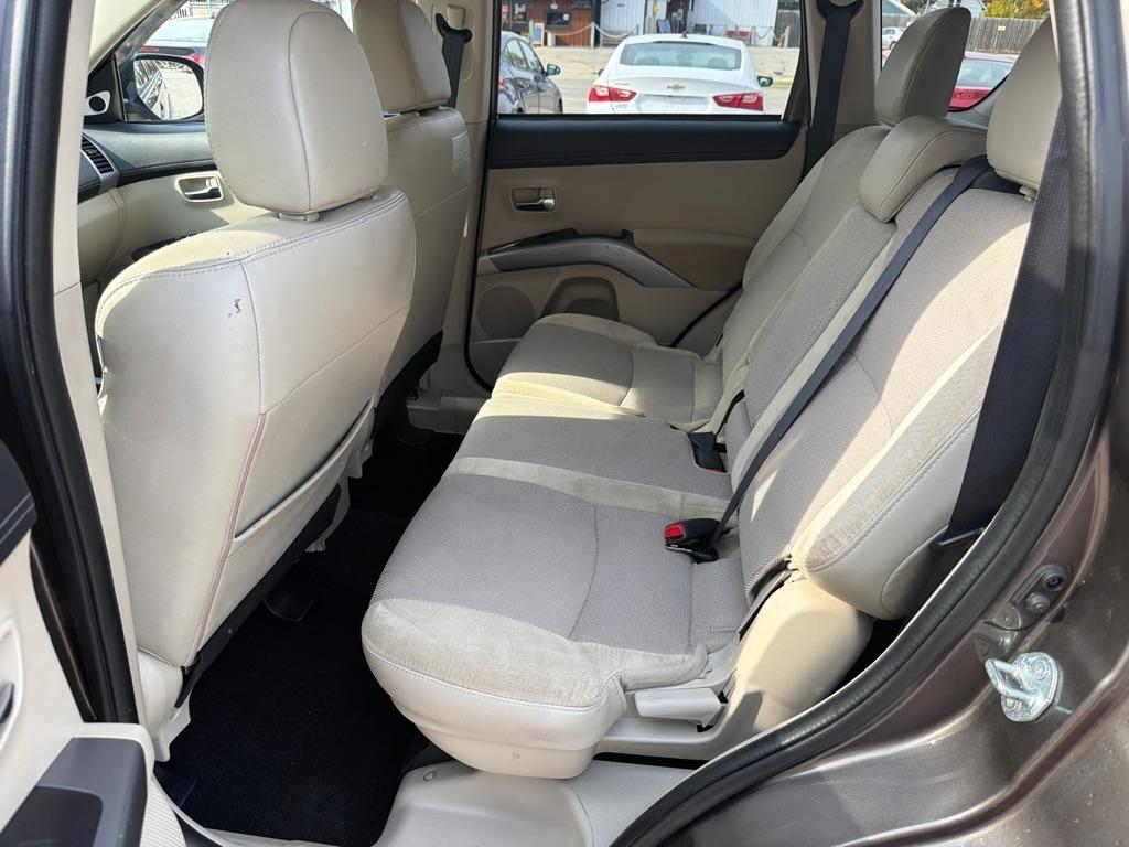 Mitsubishi Outlander 2WD 4dr SE 2011
