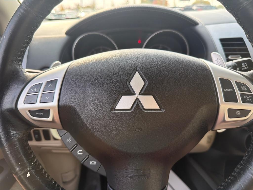 Mitsubishi Outlander 2WD 4dr SE 2011