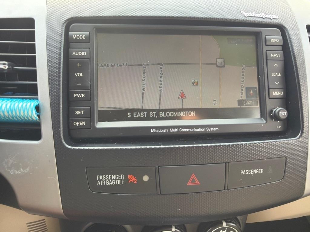Mitsubishi Outlander 2WD 4dr SE 2011