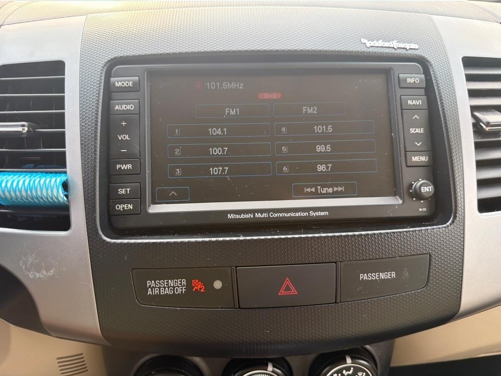 Mitsubishi Outlander 2WD 4dr SE 2011