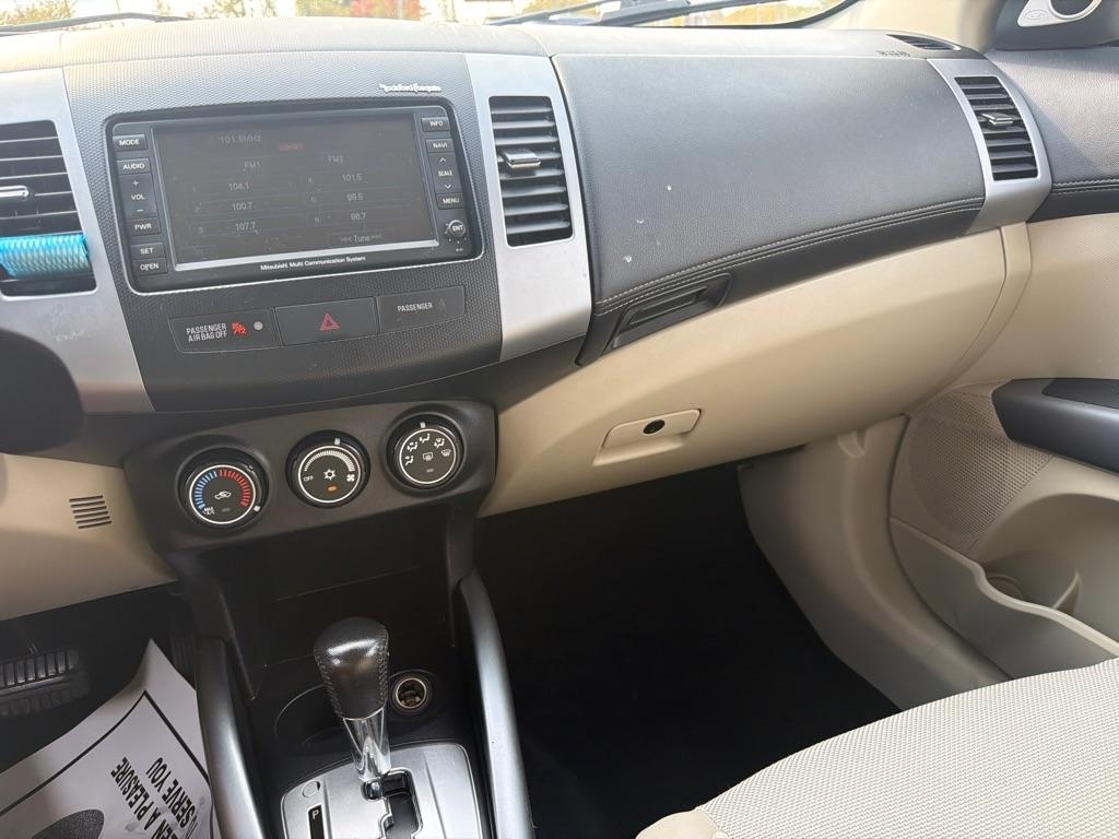 Mitsubishi Outlander 2WD 4dr SE 2011