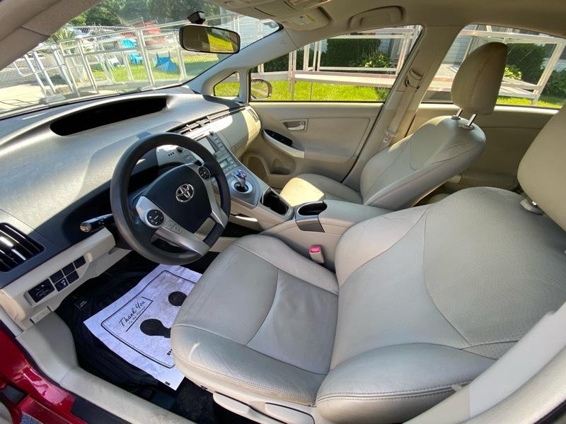 Toyota Prius Prius V 2012