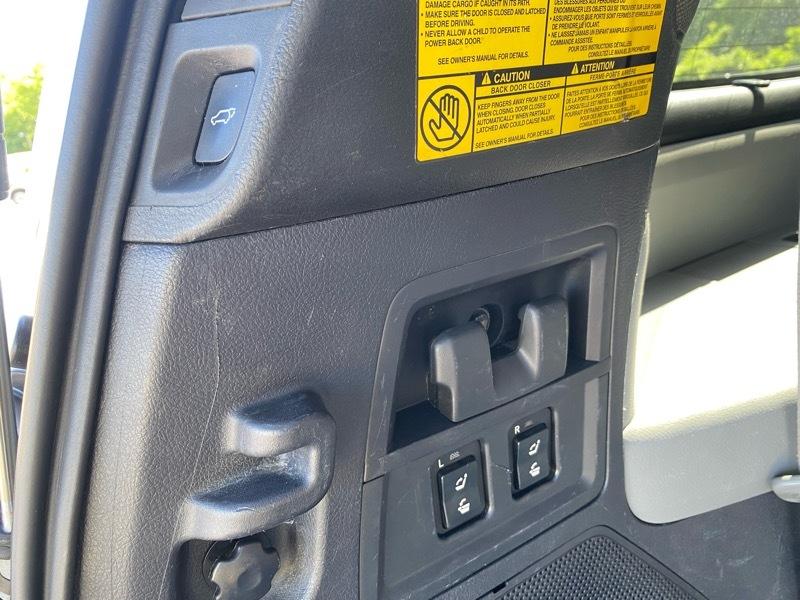 Toyota Sequoia Plantium 4WD 2008