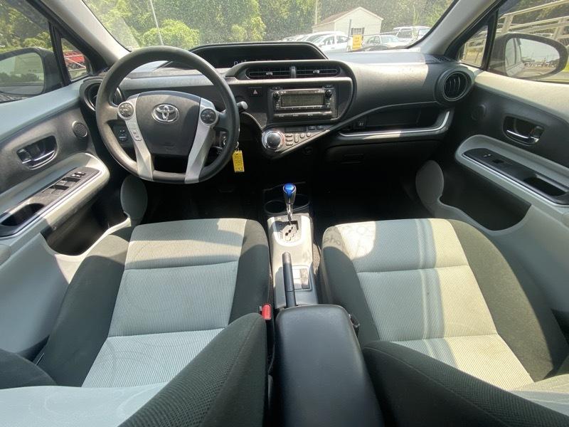 Toyota Prius c Four 2014