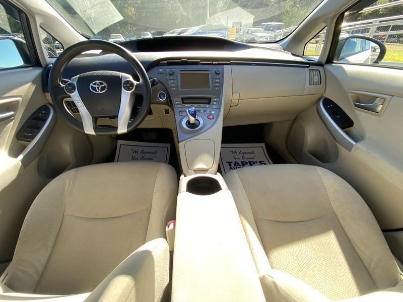 Toyota Prius Prius V 2012