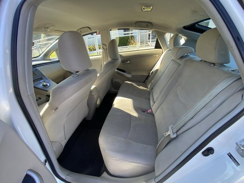 Toyota Prius Prius V 2012