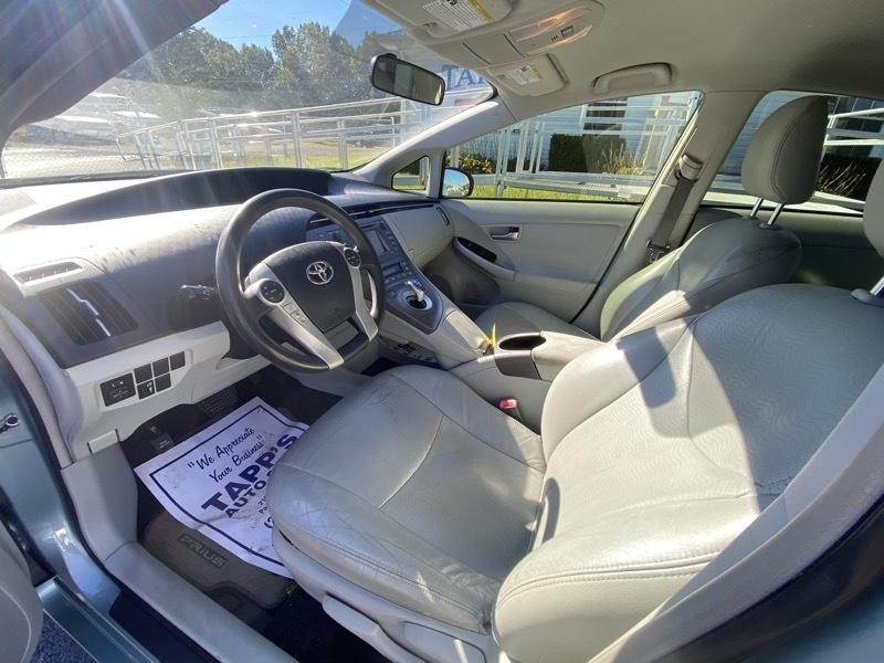 Toyota Prius Prius V 2012