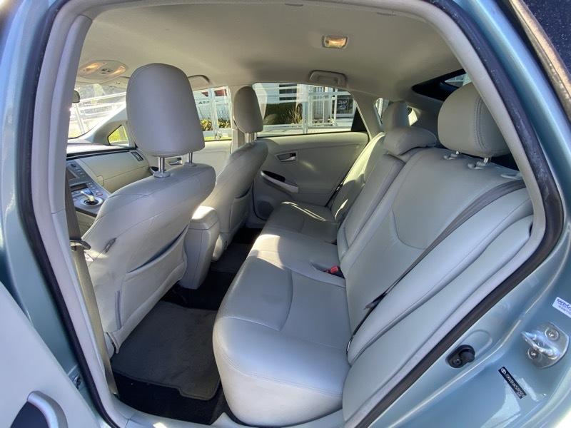 Toyota Prius Prius V 2012