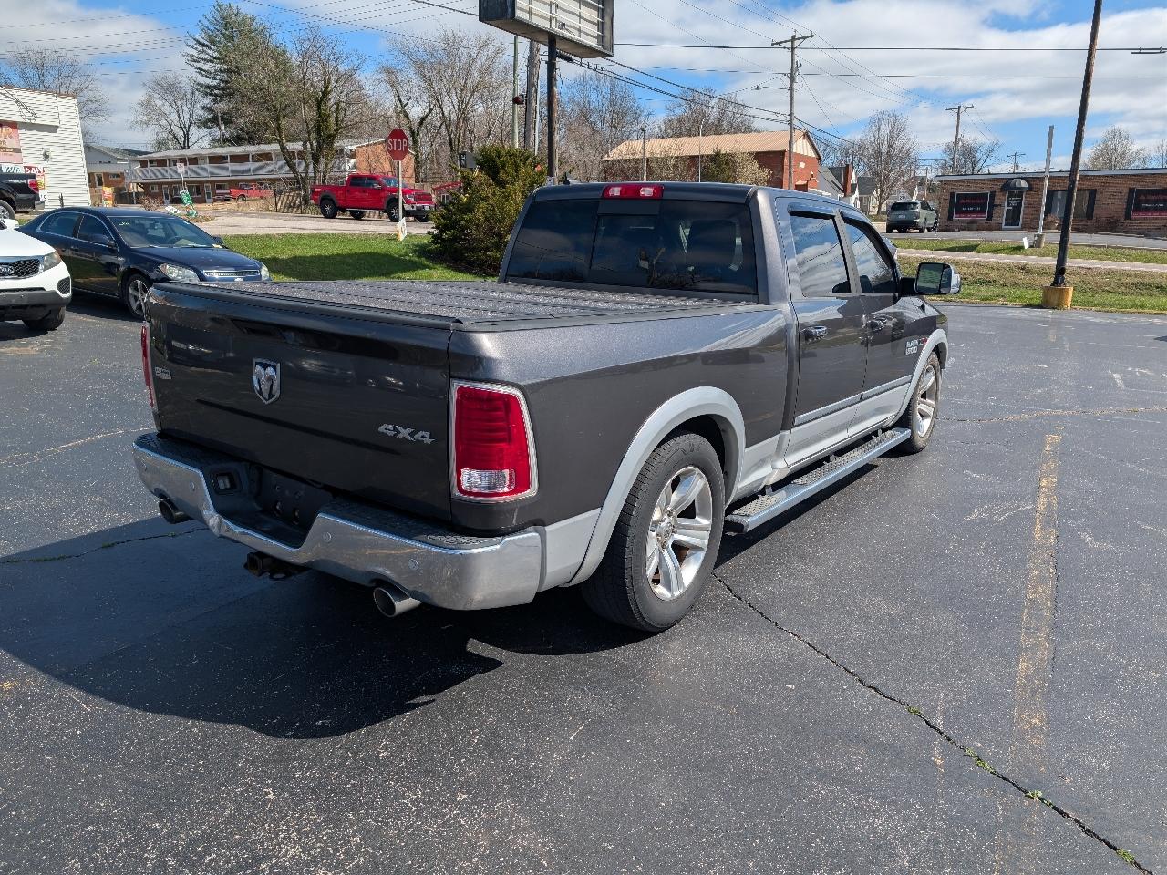 RAM 1500 Laramie Crew Cab LWB 4WD 2014