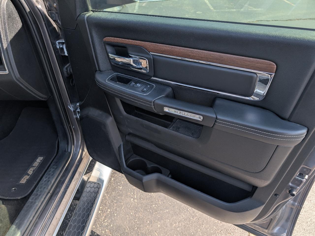 RAM 1500 Laramie Crew Cab LWB 4WD 2014