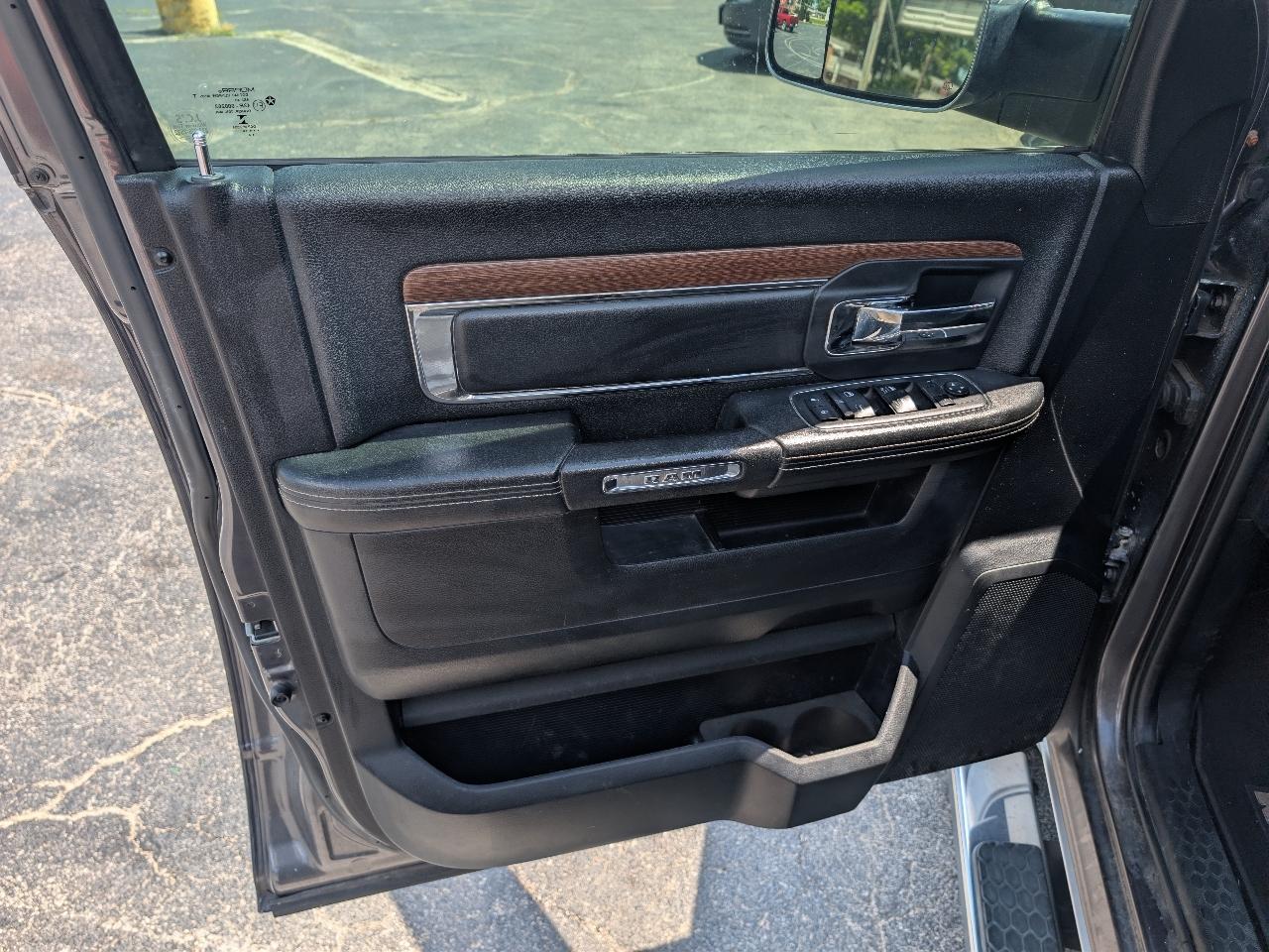RAM 1500 Laramie Crew Cab LWB 4WD 2014