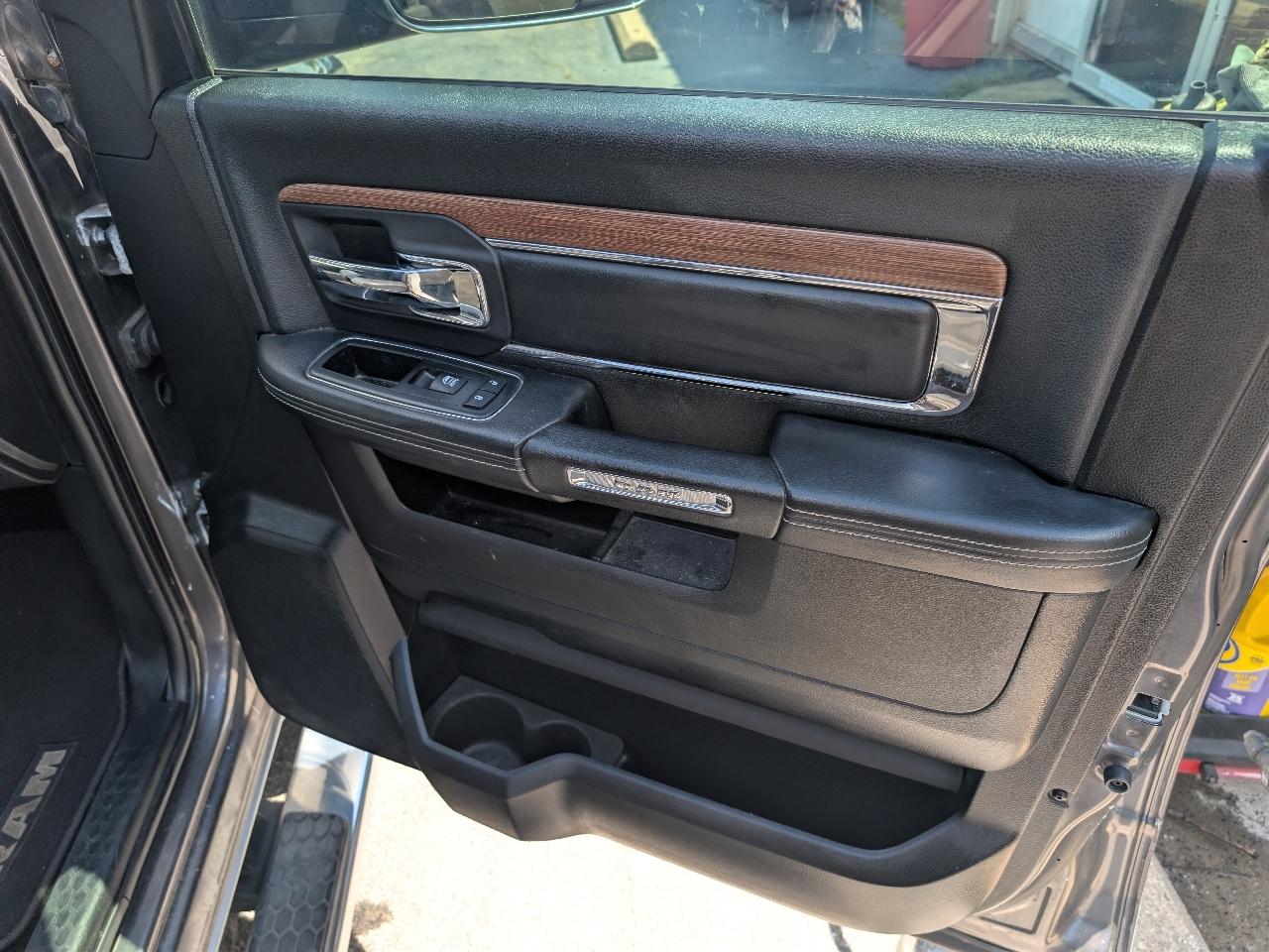 RAM 1500 Laramie Crew Cab LWB 4WD 2014