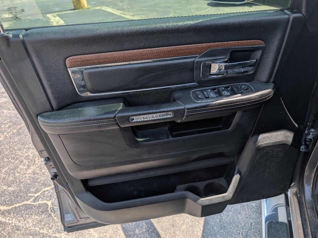 RAM 1500 Laramie Crew Cab LWB 4WD 2014