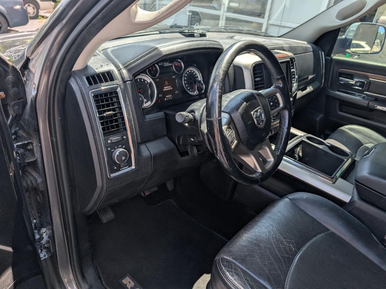 RAM 1500 Laramie Crew Cab LWB 4WD 2014