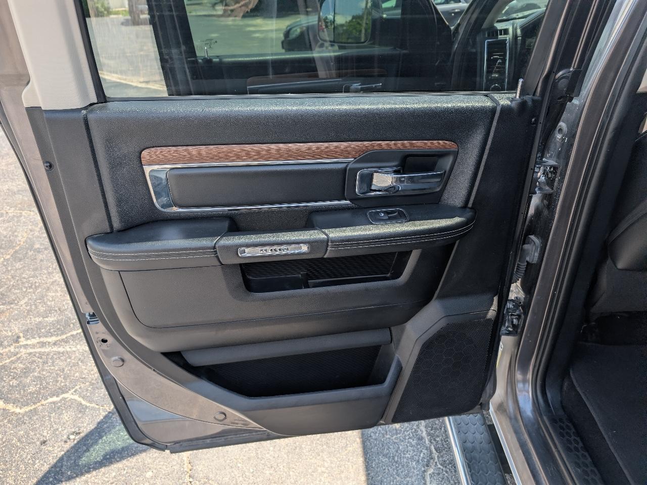 RAM 1500 Laramie Crew Cab LWB 4WD 2014