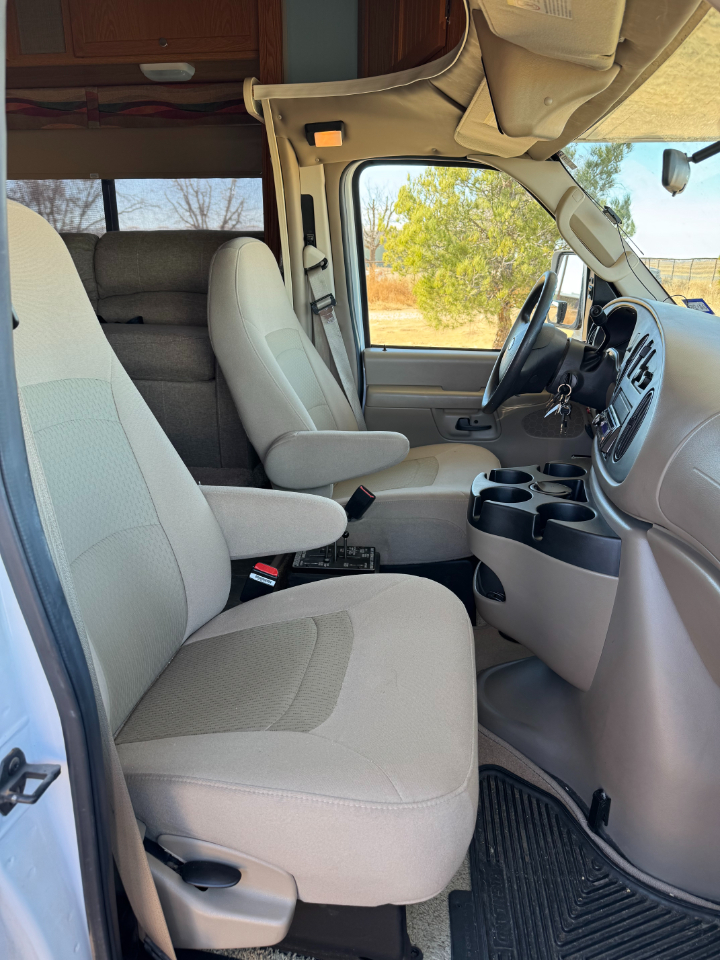 Winnebago Access  2007